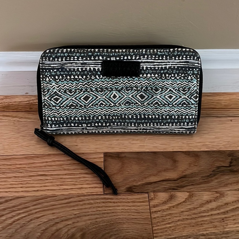 WOMENS VOLCOM ZIP AROUND PATTERNED WALLET